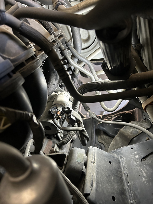 トヨタ　ハイエースワゴン　セルモーターの不良でエンジンがかからない　地域：豊中市　法人