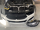BMW　840i　Mスポーツ　駐車中の車にぶつけてしまったため、フロントバンパーとヘッドライトを交換　地域：吹田市　男性